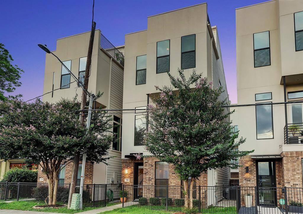 Apartment for rent at 2114 Sabine St, Houston, TX 77007