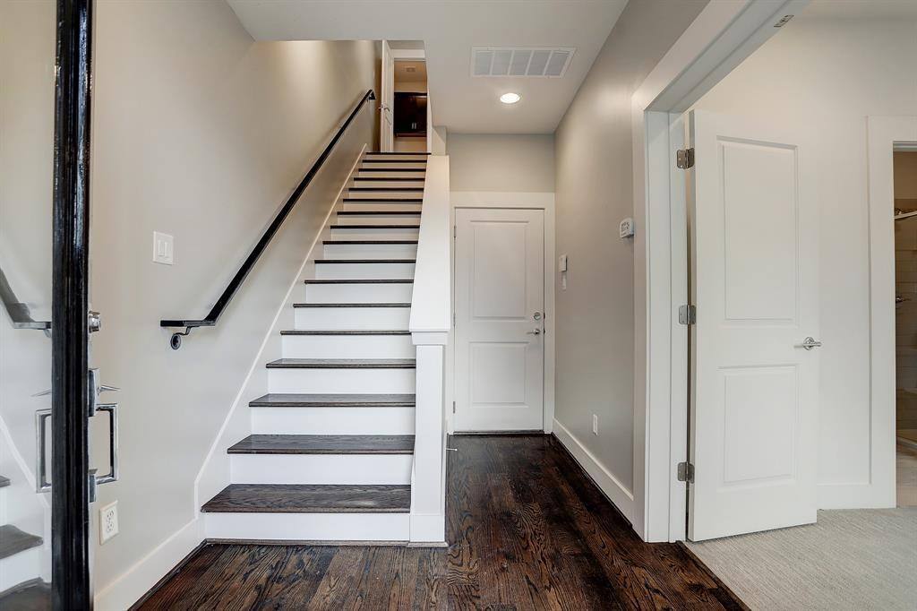 Apartment for rent at 2114 Sabine St, Houston, TX 77007