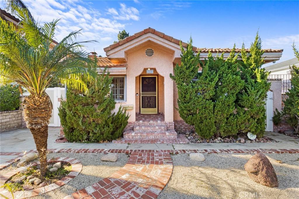 Apartment for rent at 5227 Bellaire Ave, Valley Village, CA 91607