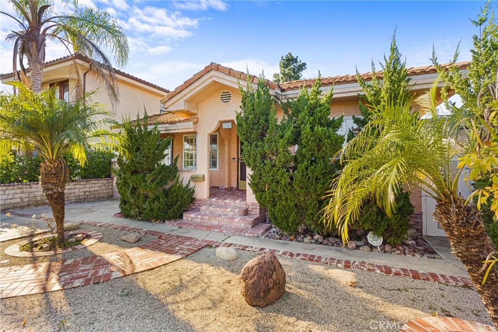 Apartment for rent at 5227 Bellaire Ave, Valley Village, CA 91607
