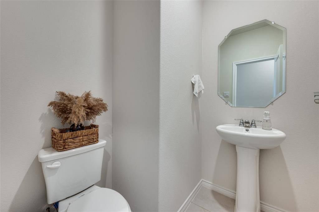 Apartment for rent at 3876 Lyndhurst Ave, Little Elm, TX 75068