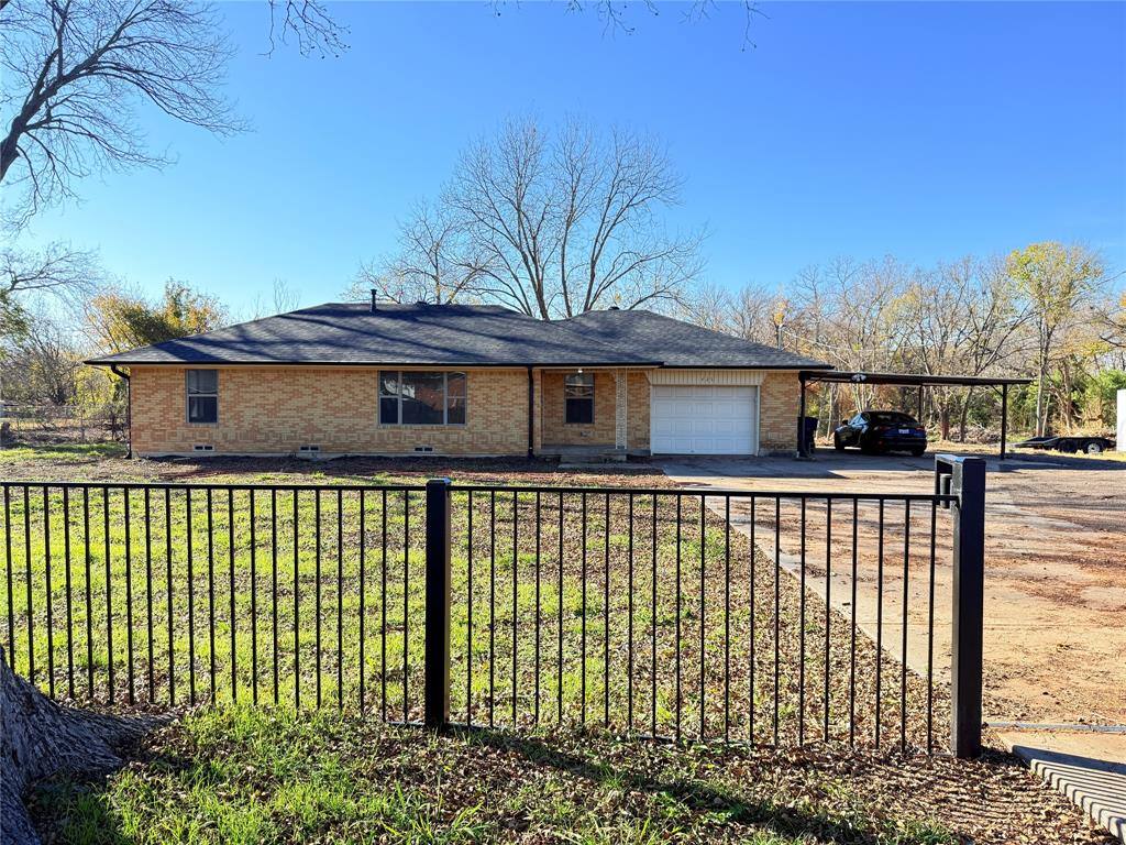 Apartment for rent at 425 Chesier Rd #425, Lancaster, TX 75146