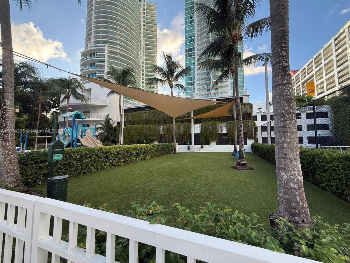 Apartment for rent at 2101 Brickell Ave #508, Miami, FL 33129