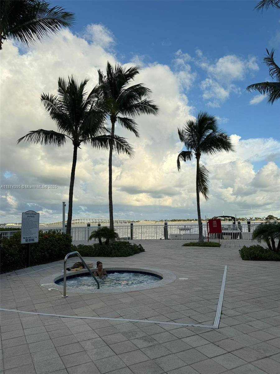 Apartment for rent at 2101 Brickell Ave #508, Miami, FL 33129