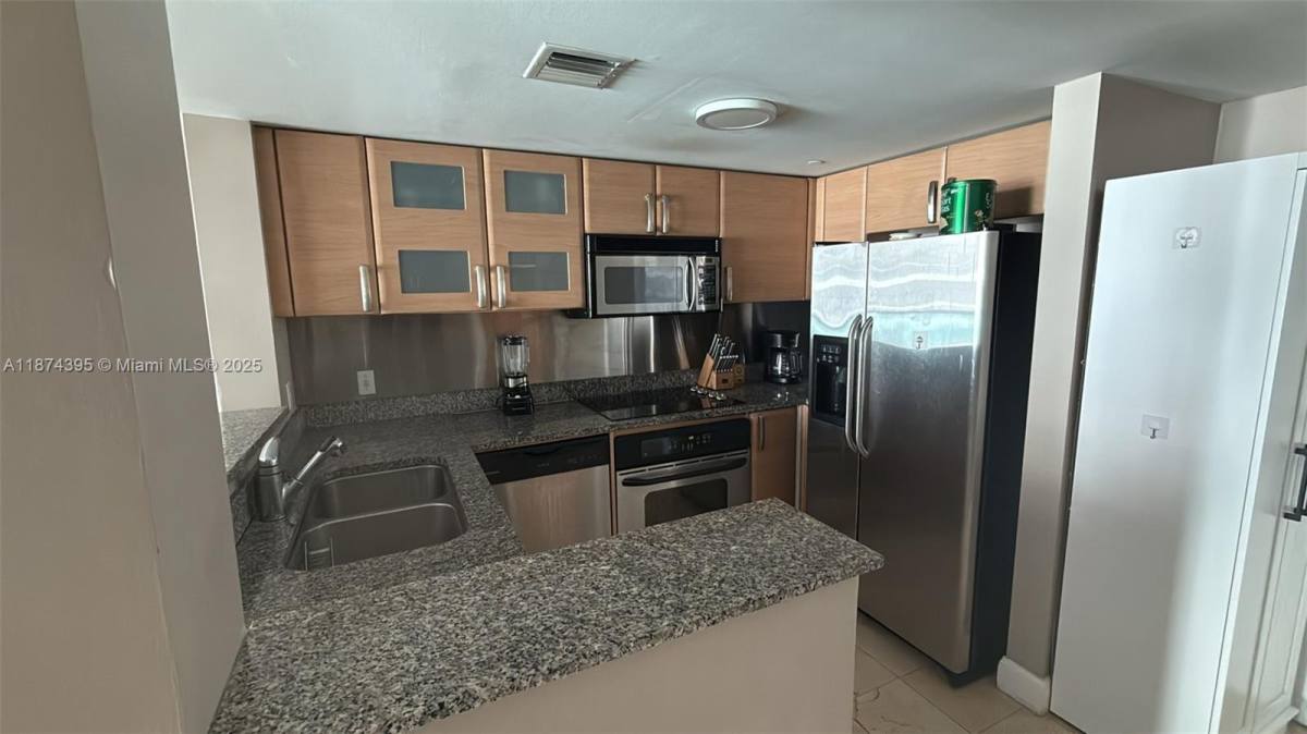 Apartment for rent at 2101 Brickell Ave #508, Miami, FL 33129