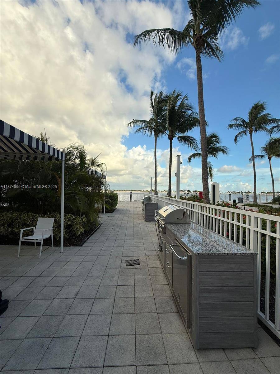Apartment for rent at 2101 Brickell Ave #508, Miami, FL 33129