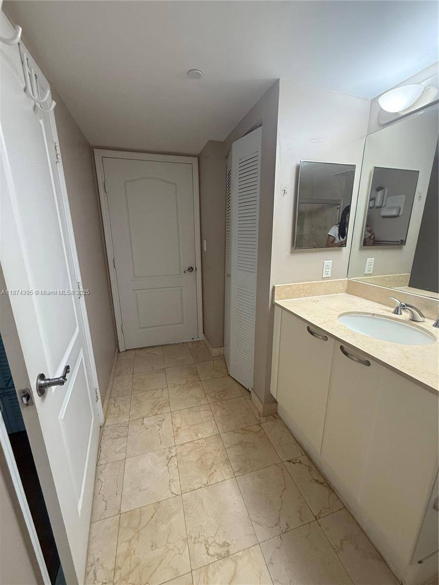 Apartment for rent at 2101 Brickell Ave #508, Miami, FL 33129