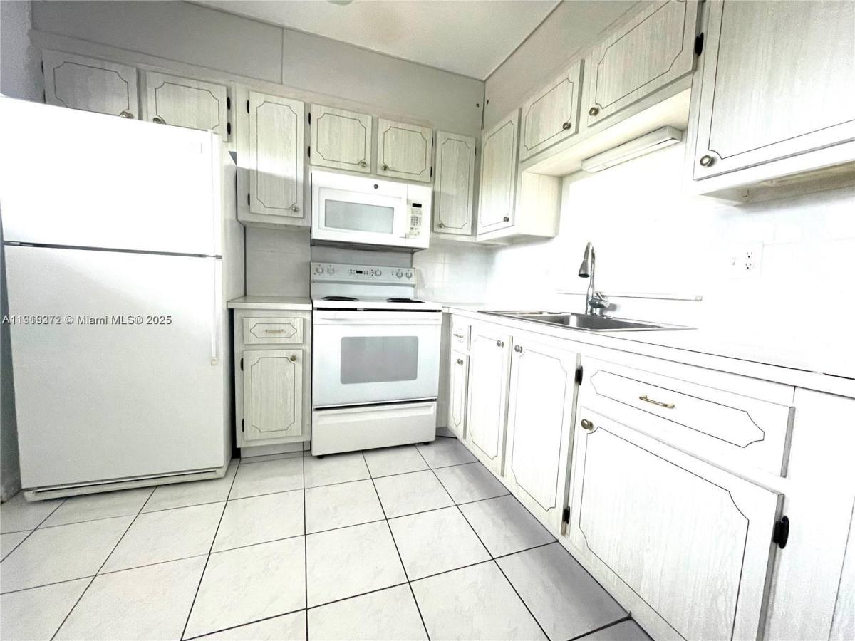 Condo for rent at 620 NE 12th Ave #406, Hallandale, FL 33009