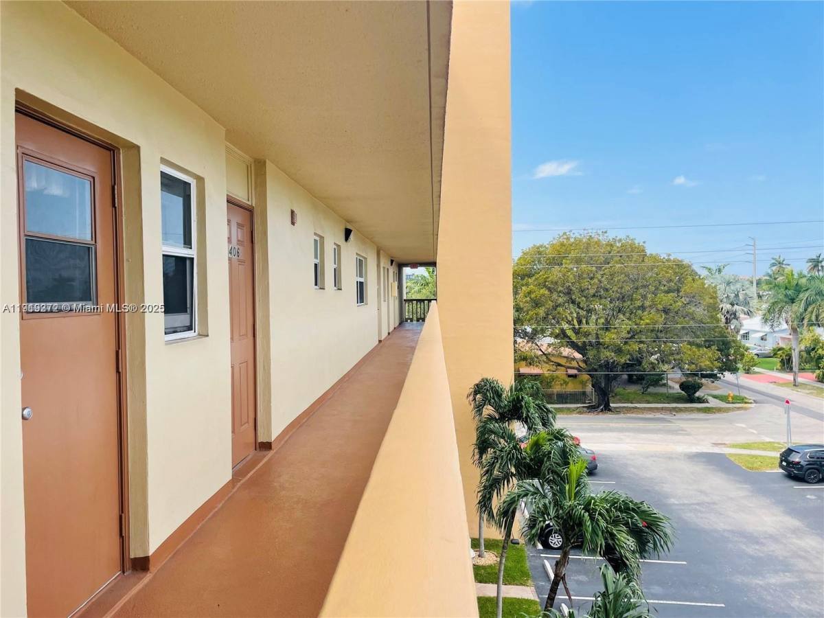 Condo for rent at 620 NE 12th Ave #406, Hallandale, FL 33009