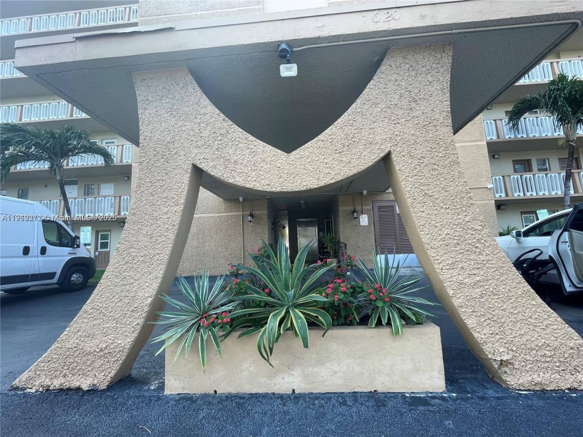 Condo for rent at 620 NE 12th Ave #406, Hallandale, FL 33009