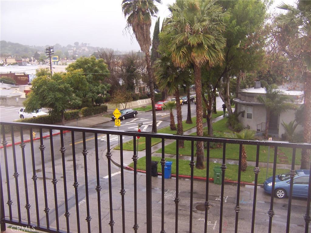 Apartment for rent at 4438 Vista Del Monte Ave #202, Sherman Oaks, CA 91403