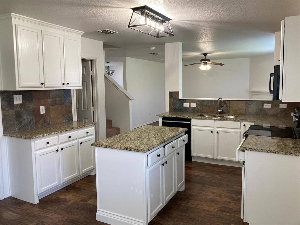 Apartment for rent at 12638 Carpenter Lane, Rhome, TX 76078