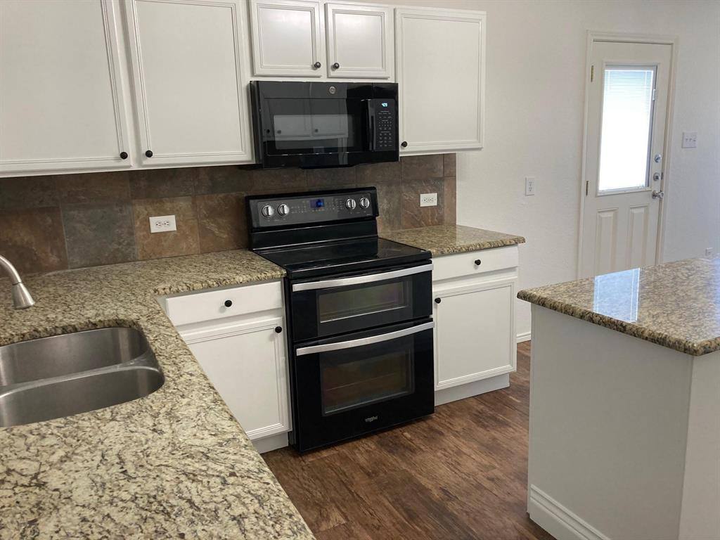 Apartment for rent at 12638 Carpenter Lane, Rhome, TX 76078