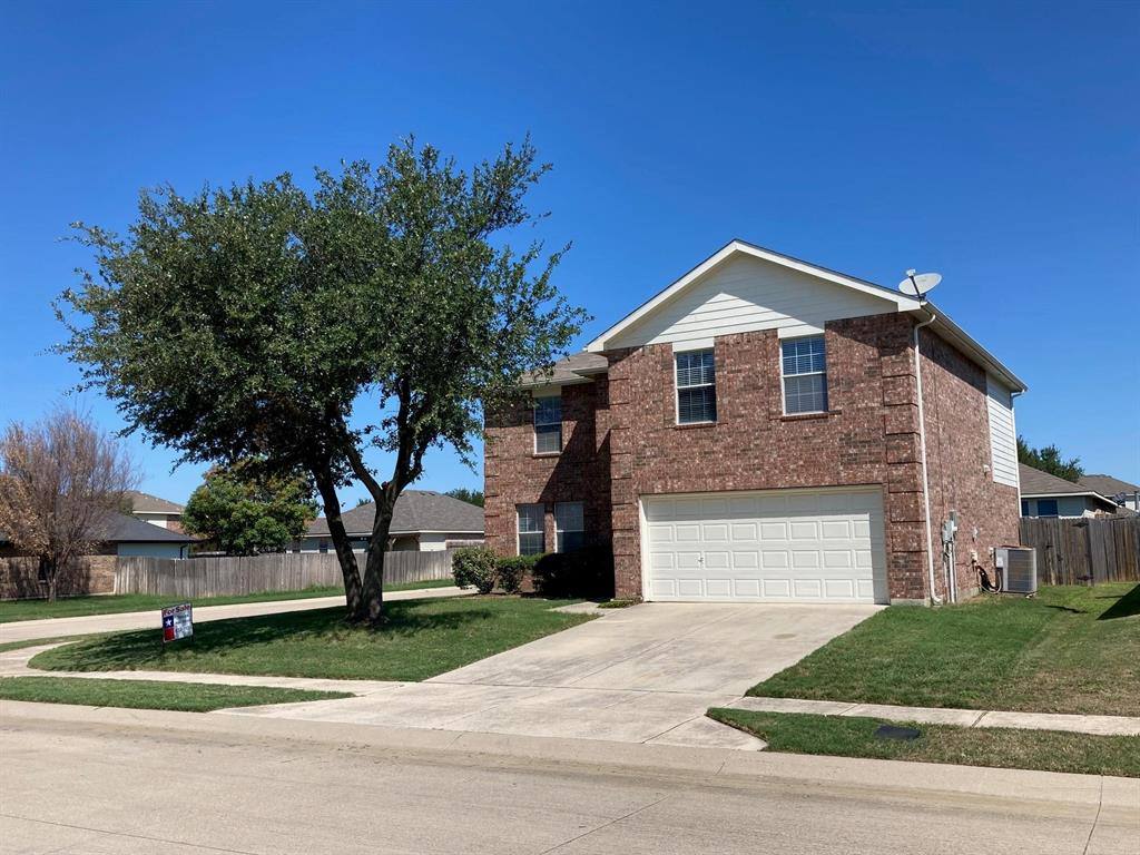 Apartment for rent at 12638 Carpenter Lane, Rhome, TX 76078