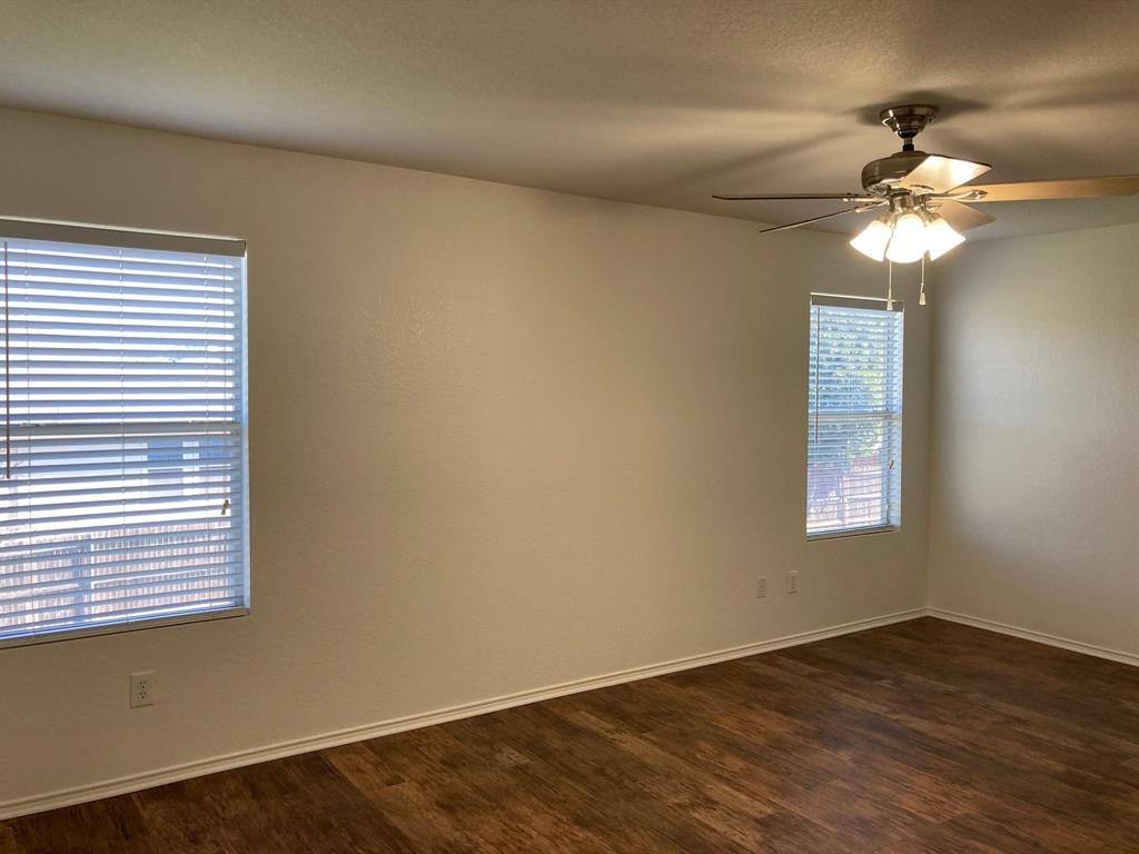 Apartment for rent at 12638 Carpenter Lane, Rhome, TX 76078