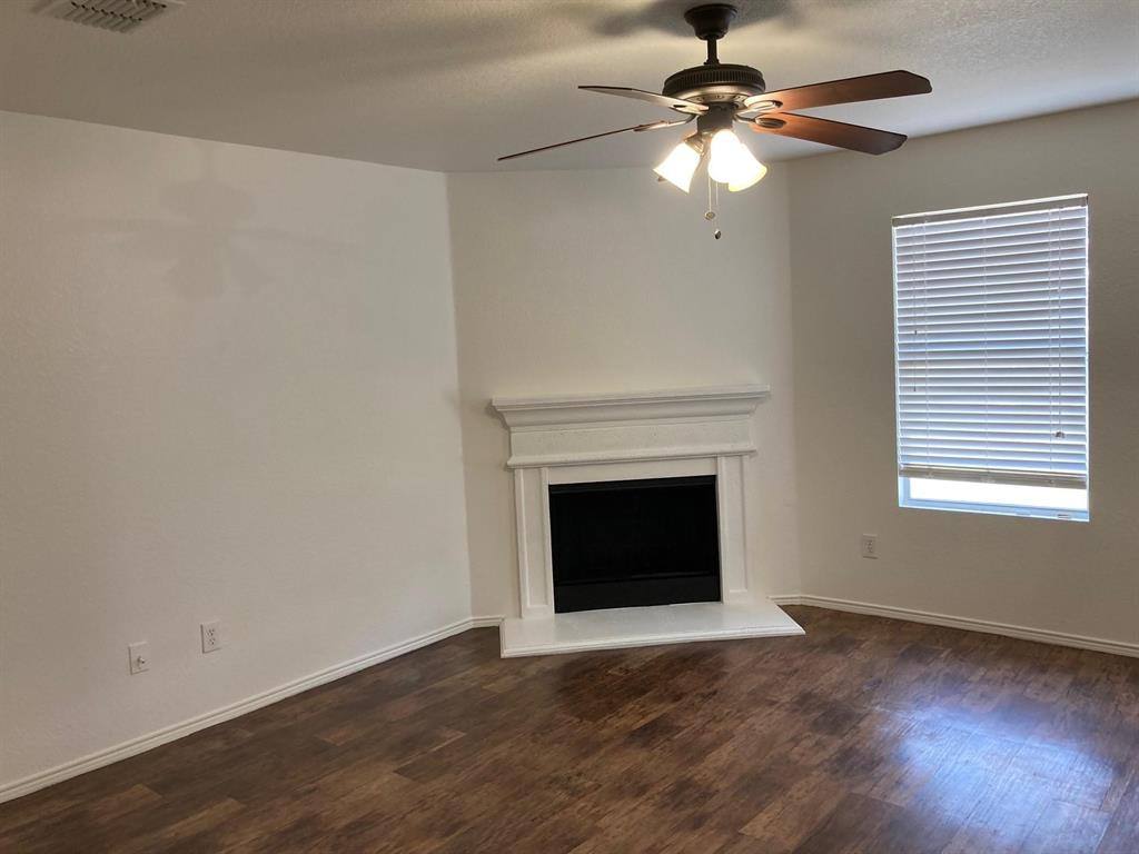 Apartment for rent at 12638 Carpenter Lane, Rhome, TX 76078