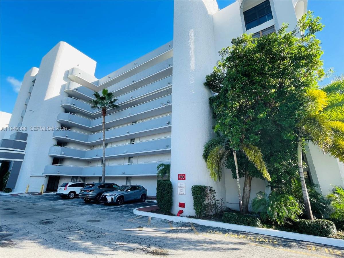 Apartment for rent at 1650 NE 115th St #311, Miami, FL 33181