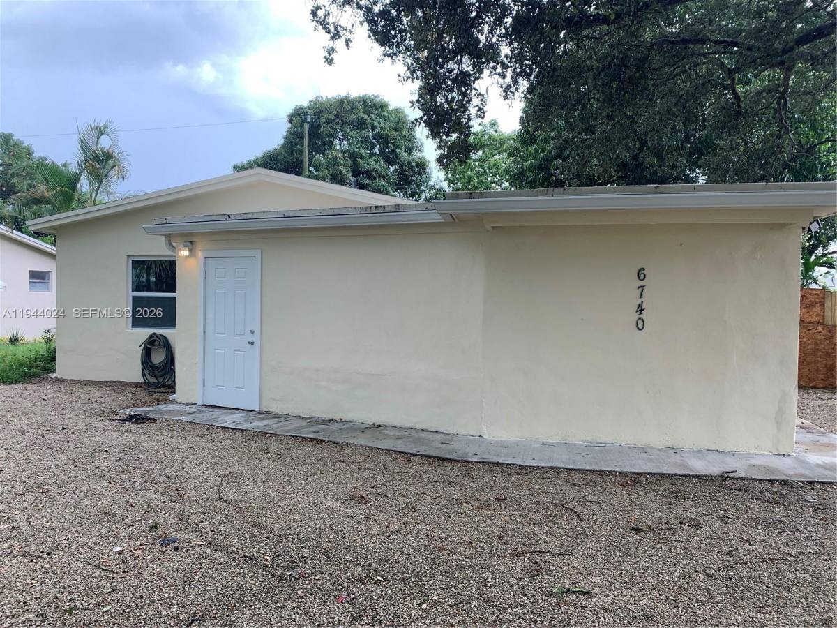 Apartment for rent at 6740 Park St #1, Hollywood, FL 33024