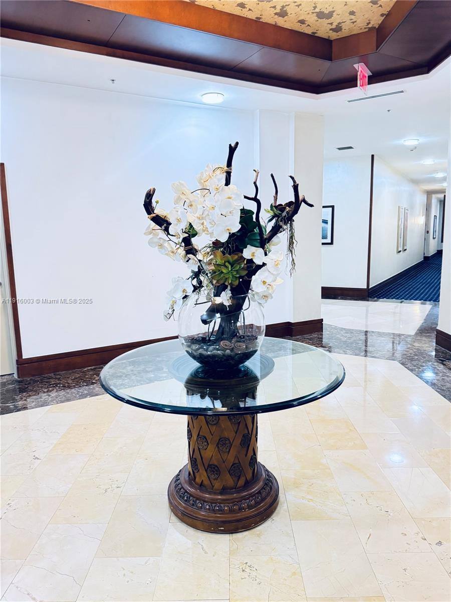 Apartment for rent at 19501 W Country Club Dr #19501PH06, Miami, FL 33180