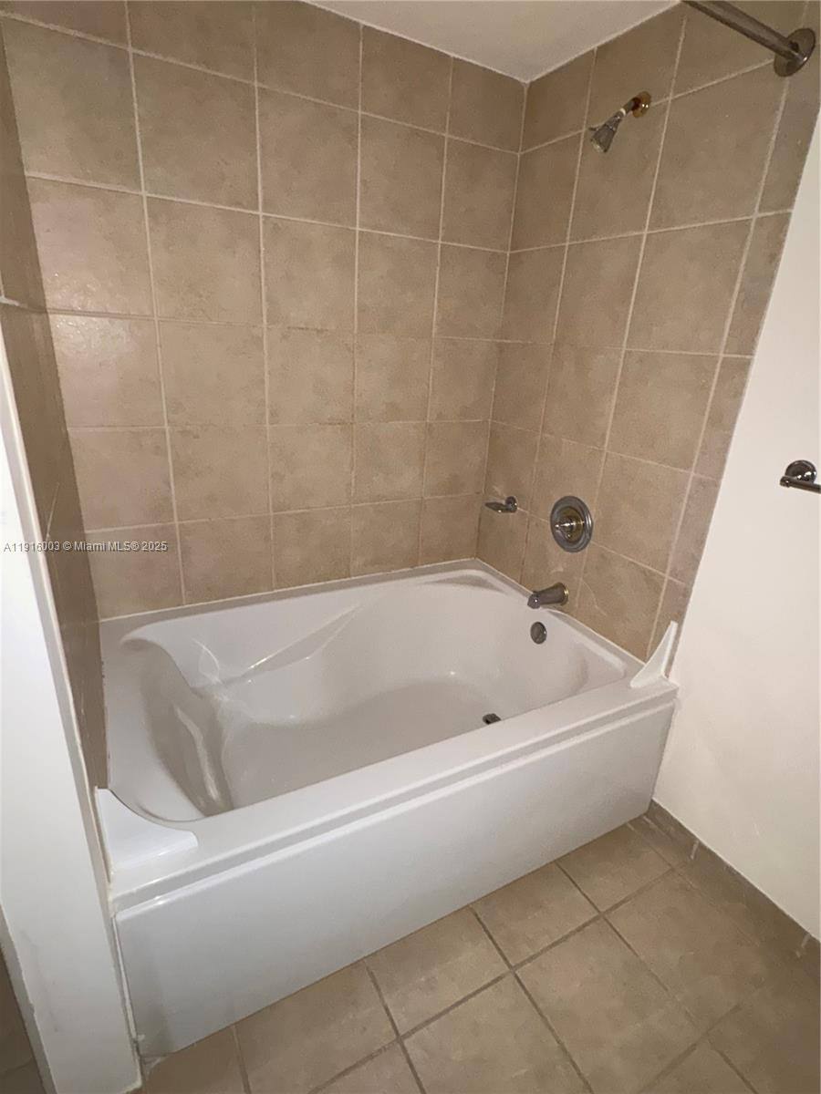 Apartment for rent at 19501 W Country Club Dr #19501PH06, Miami, FL 33180