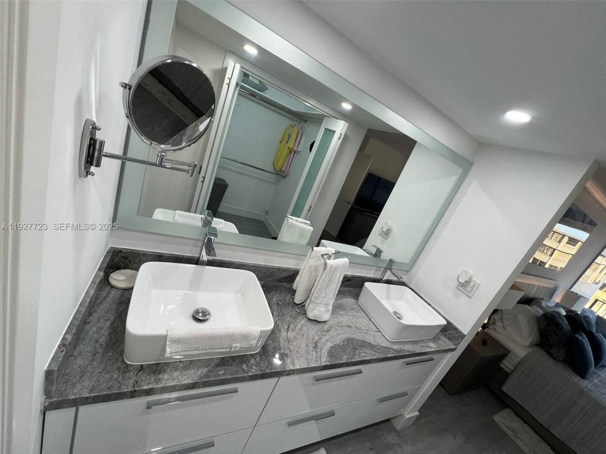 Apartment for rent at 1865 Brickell Ave #1865A1607, Miami, FL 33129