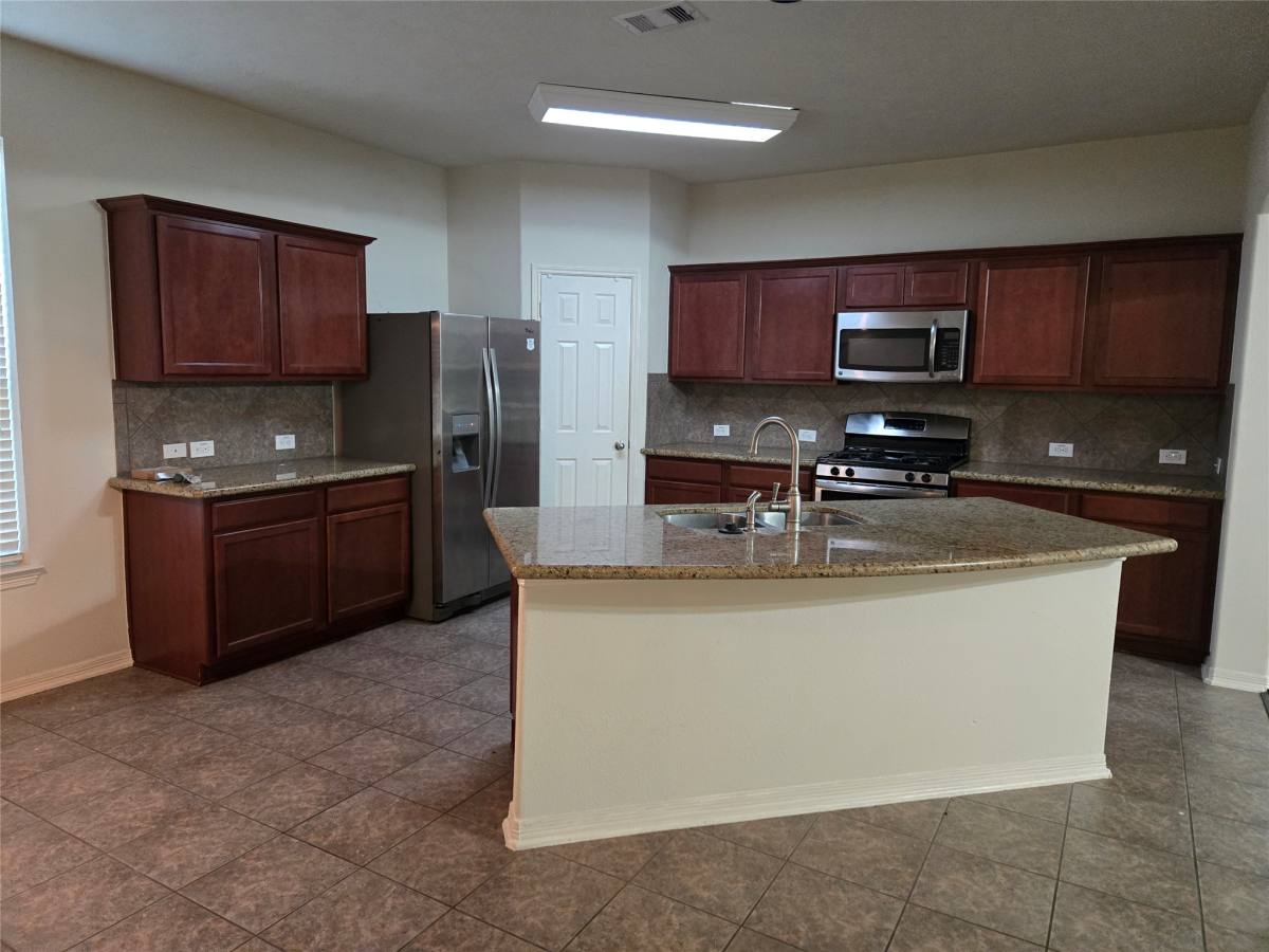 Apartment for rent at 9903 Onyx Trail Dr, Rosharon, TX 77583