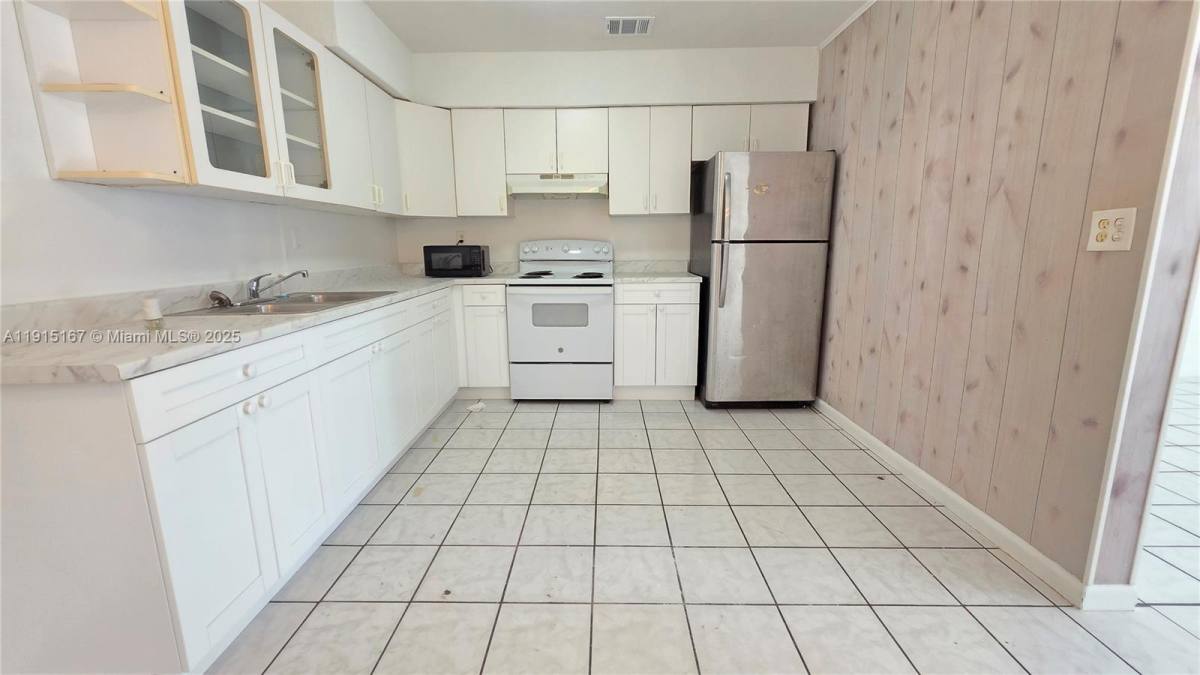 Apartment for rent at 525 NE 132nd Terrace #525525 Y 526, Miami, FL 33161