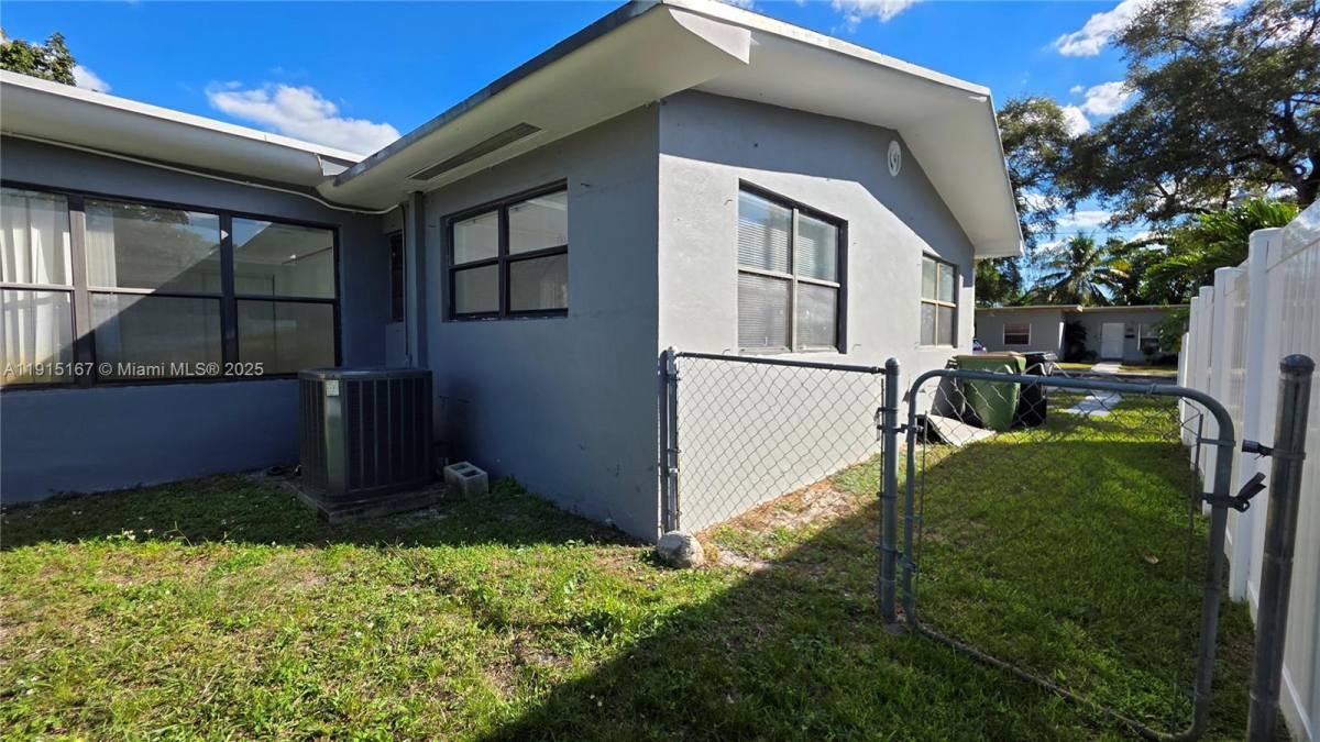 Apartment for rent at 525 NE 132nd Terrace #525525 Y 526, Miami, FL 33161