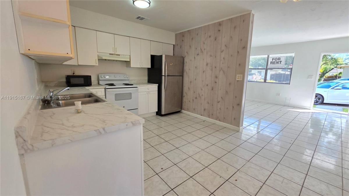 Apartment for rent at 525 NE 132nd Terrace #525525 Y 526, Miami, FL 33161