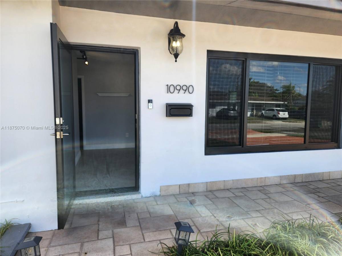 Apartment for rent at 10990 SW 57th St, Miami, FL 33173