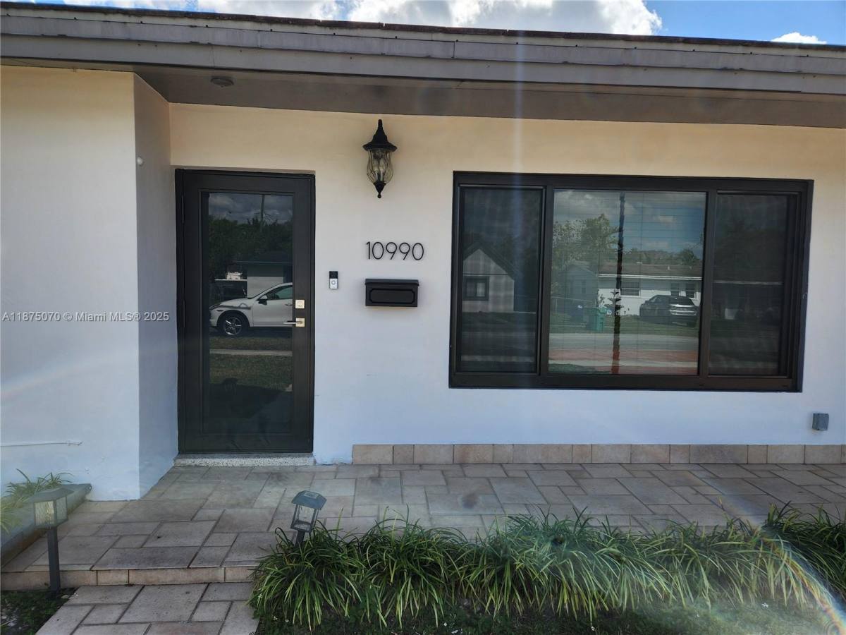 Apartment for rent at 10990 SW 57th St, Miami, FL 33173