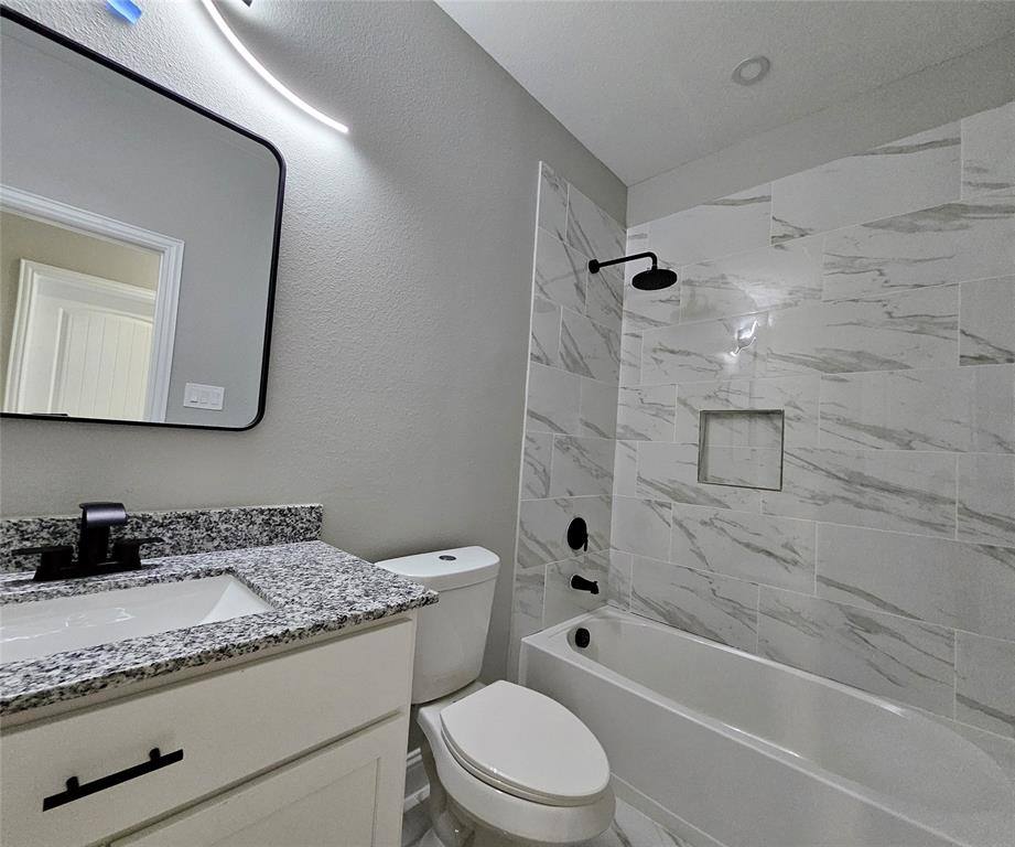 Apartment for rent at 202 E 1st N St #202, Kaufman, TX 75142