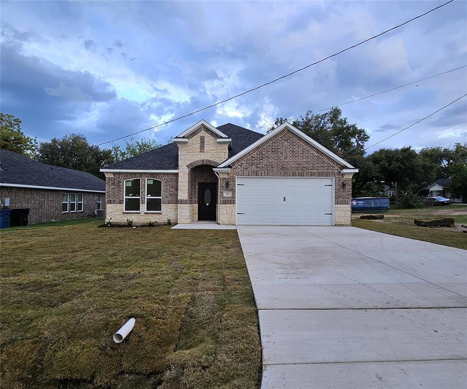 Apartment for rent at 202 E 1st N St #202, Kaufman, TX 75142