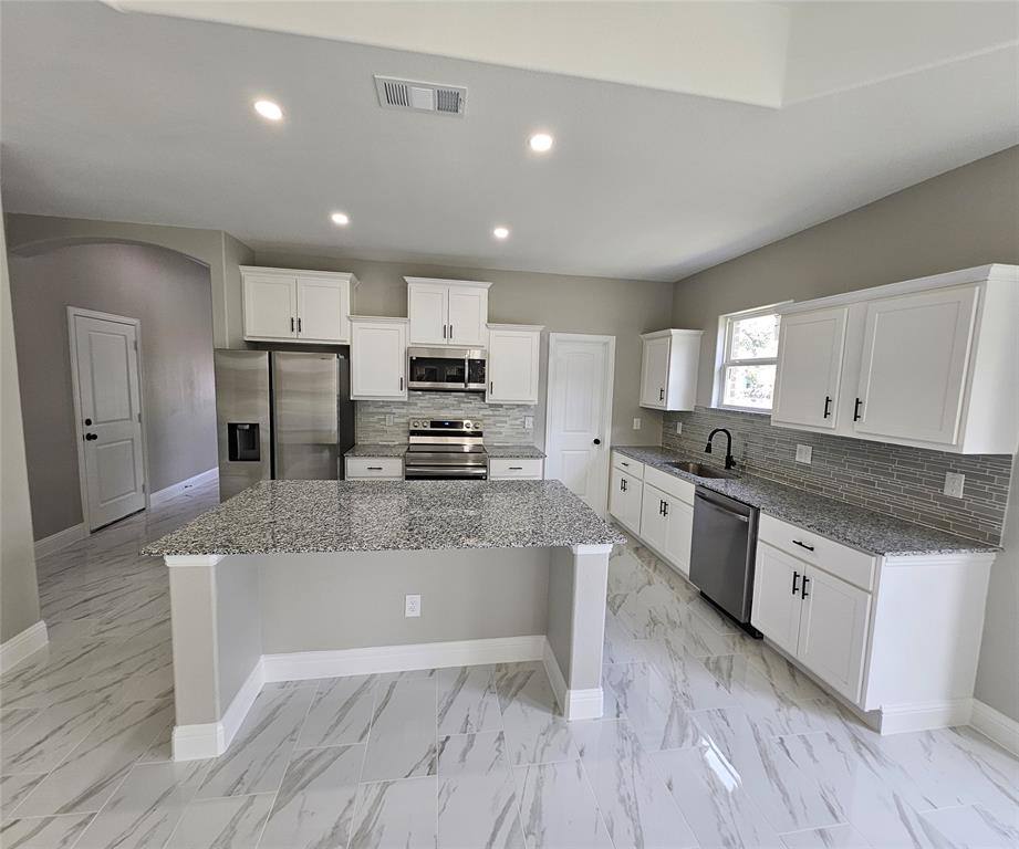 Apartment for rent at 202 E 1st N St #202, Kaufman, TX 75142