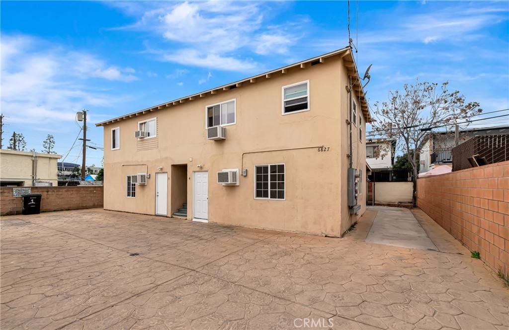 Apartment for rent at 6827 Simpson Ave #4, North Hollywood, CA 91605