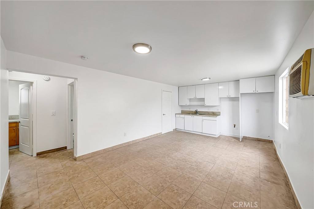 Apartment for rent at 6827 Simpson Ave #4, North Hollywood, CA 91605