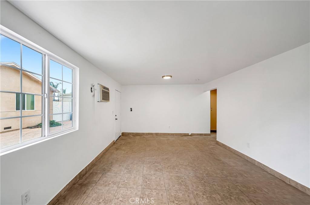 Apartment for rent at 6827 Simpson Ave #4, North Hollywood, CA 91605