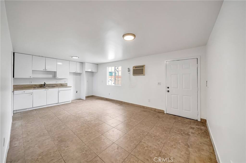 Apartment for rent at 6827 Simpson Ave #4, North Hollywood, CA 91605