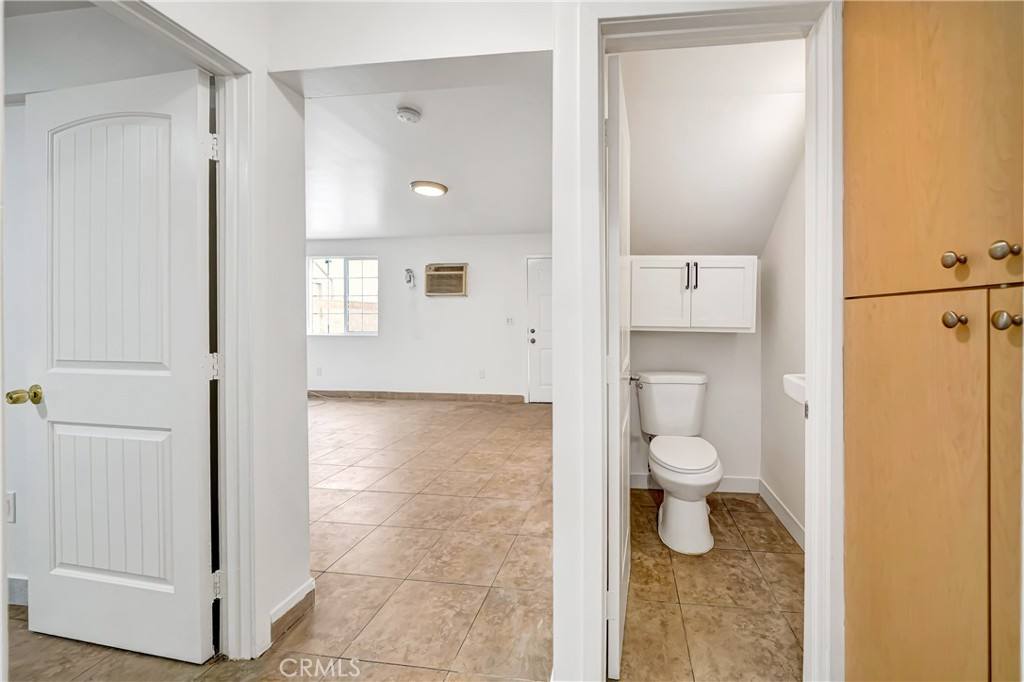 Apartment for rent at 6827 Simpson Ave #4, North Hollywood, CA 91605