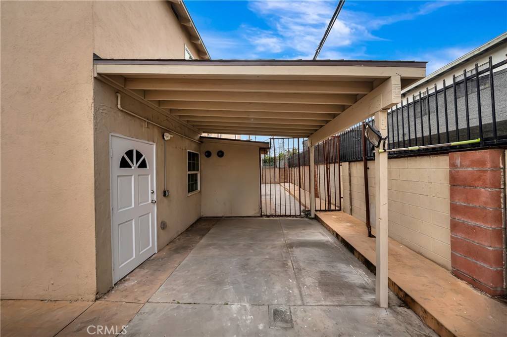 Apartment for rent at 6827 Simpson Ave #4, North Hollywood, CA 91605