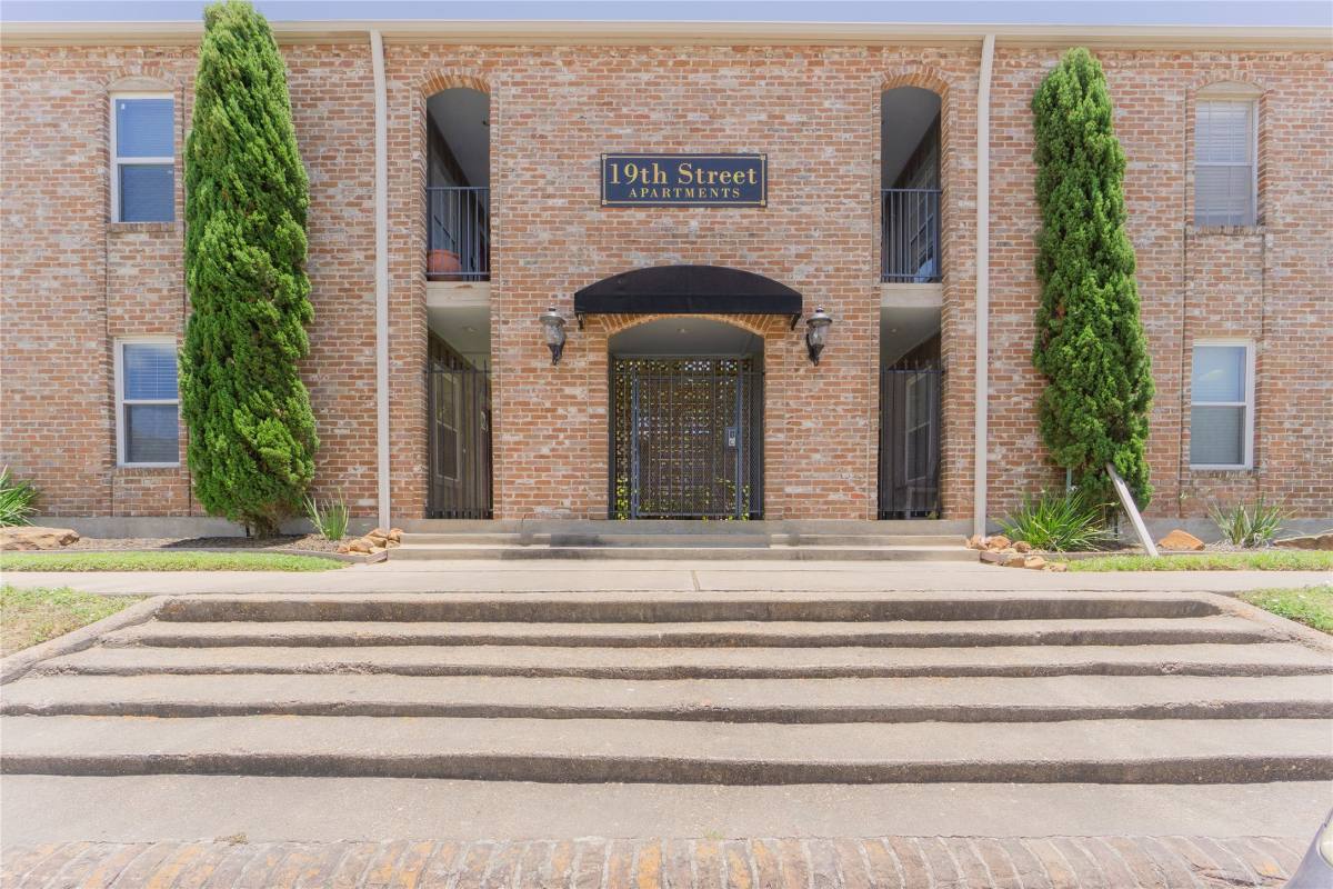 Apartment for rent at 600 19th St #16, Galveston, TX 77550