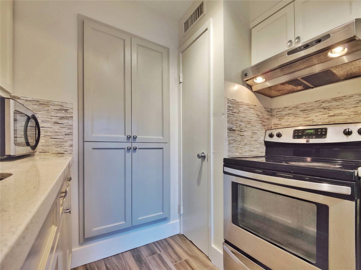 Apartment for rent at 600 19th St #16, Galveston, TX 77550