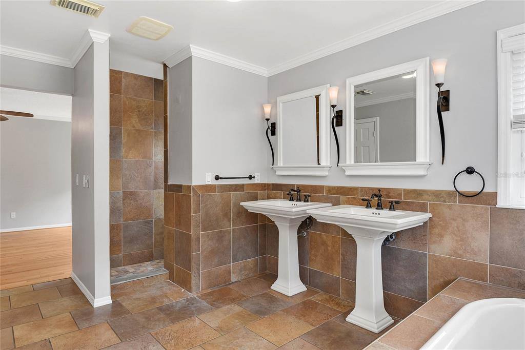 Apartment for rent at 1580 Oakhurst Ave, Winter Park, FL 32789