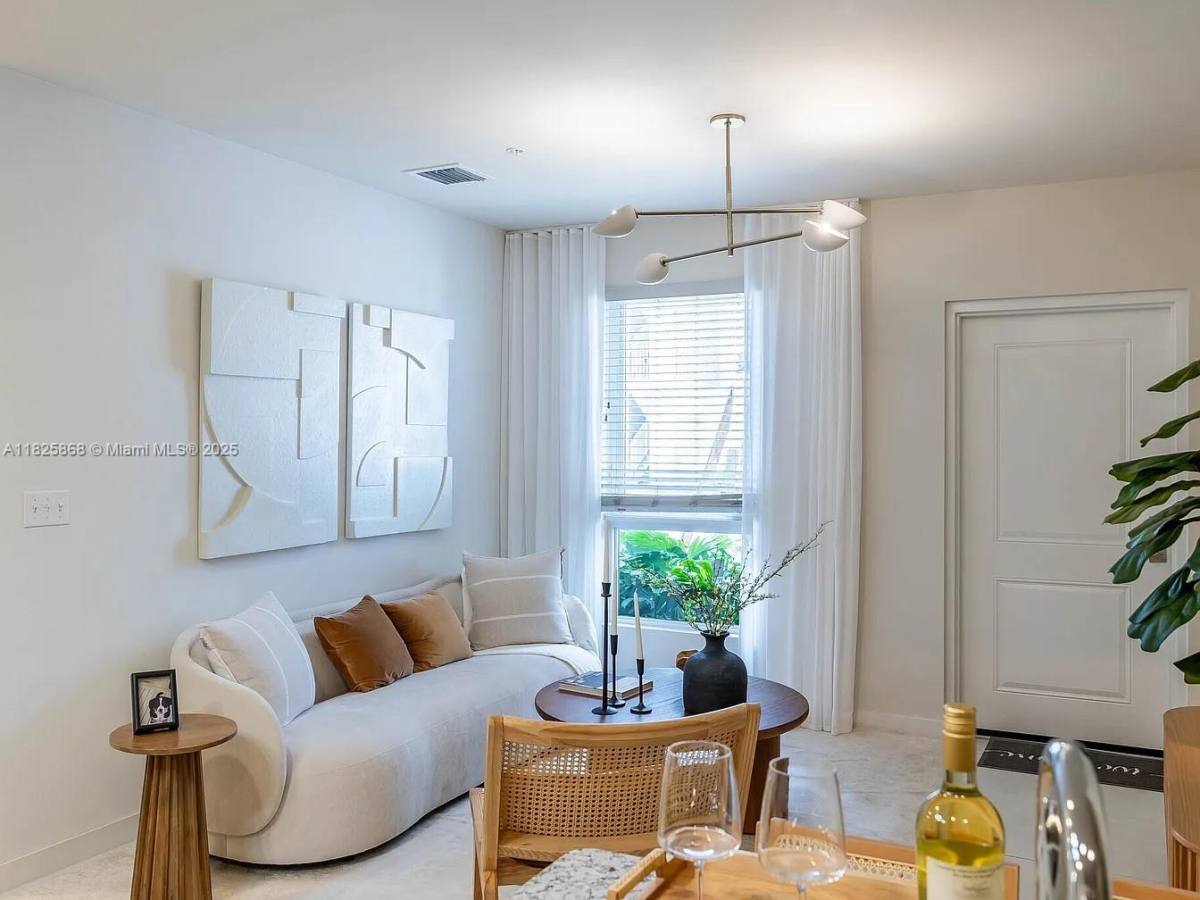 Condo for rent at 628 NE 2nd St #102, Dania, FL 33004