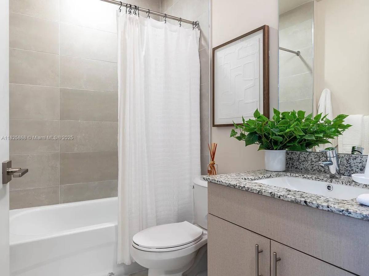 Condo for rent at 628 NE 2nd St #102, Dania, FL 33004