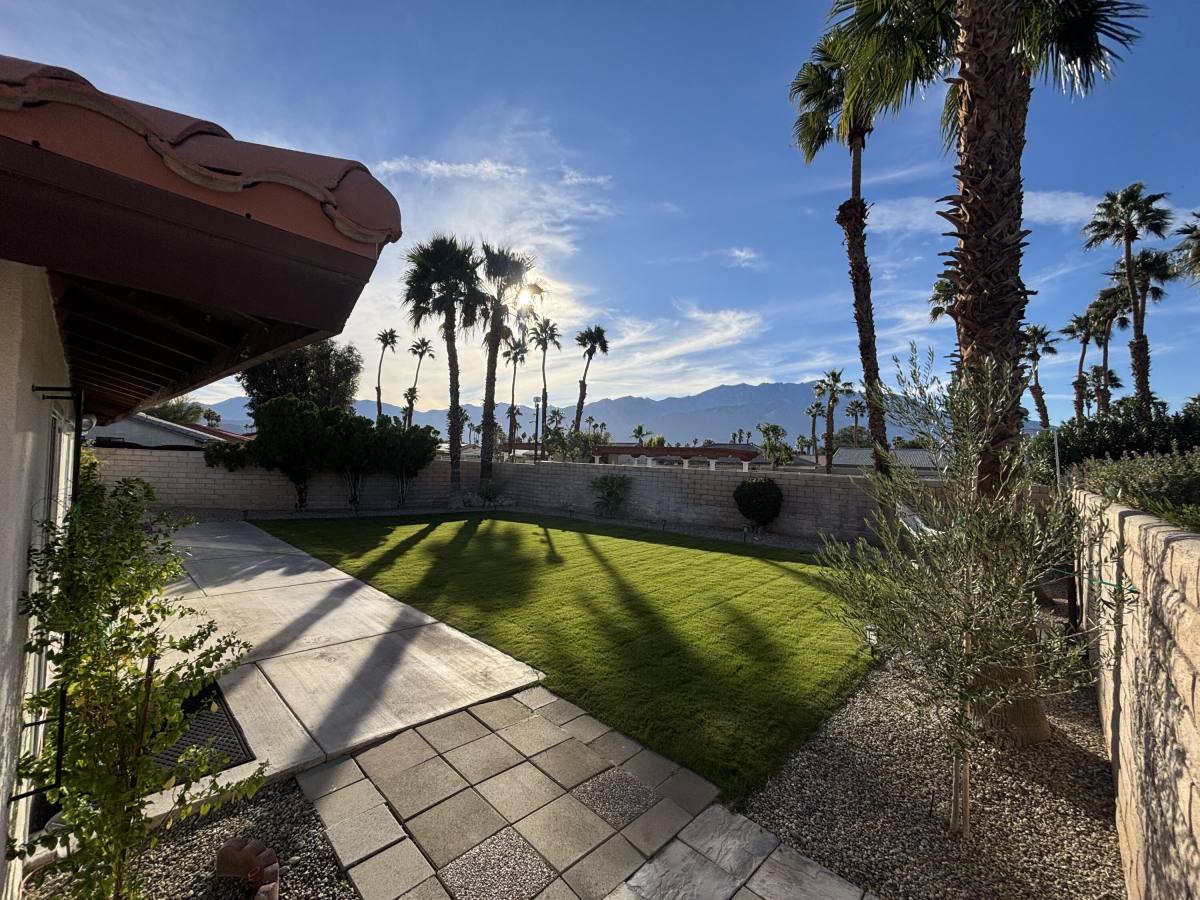 Apartment for rent at 27131 Shadowcrest Lane, Cathedral City, CA 92234