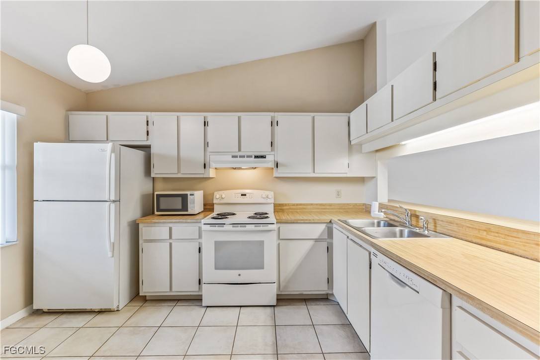 Condo for rent at 9305 Lake Park Dr #204, Fort Myers, FL 33919