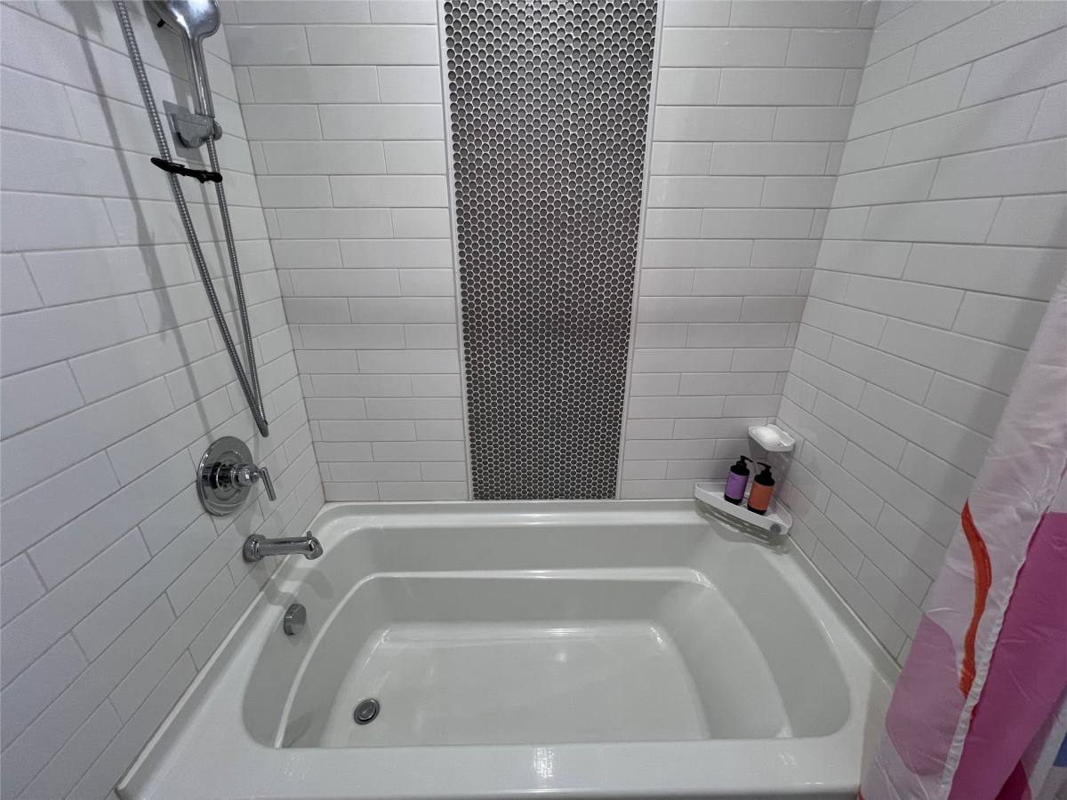 Apartment for rent at 2100 Commonwealth St #2100L, Houston, TX 77006