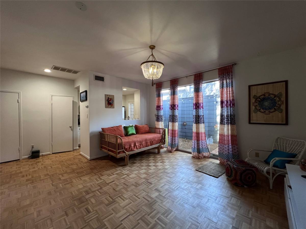 Apartment for rent at 2100 Commonwealth St #2100L, Houston, TX 77006