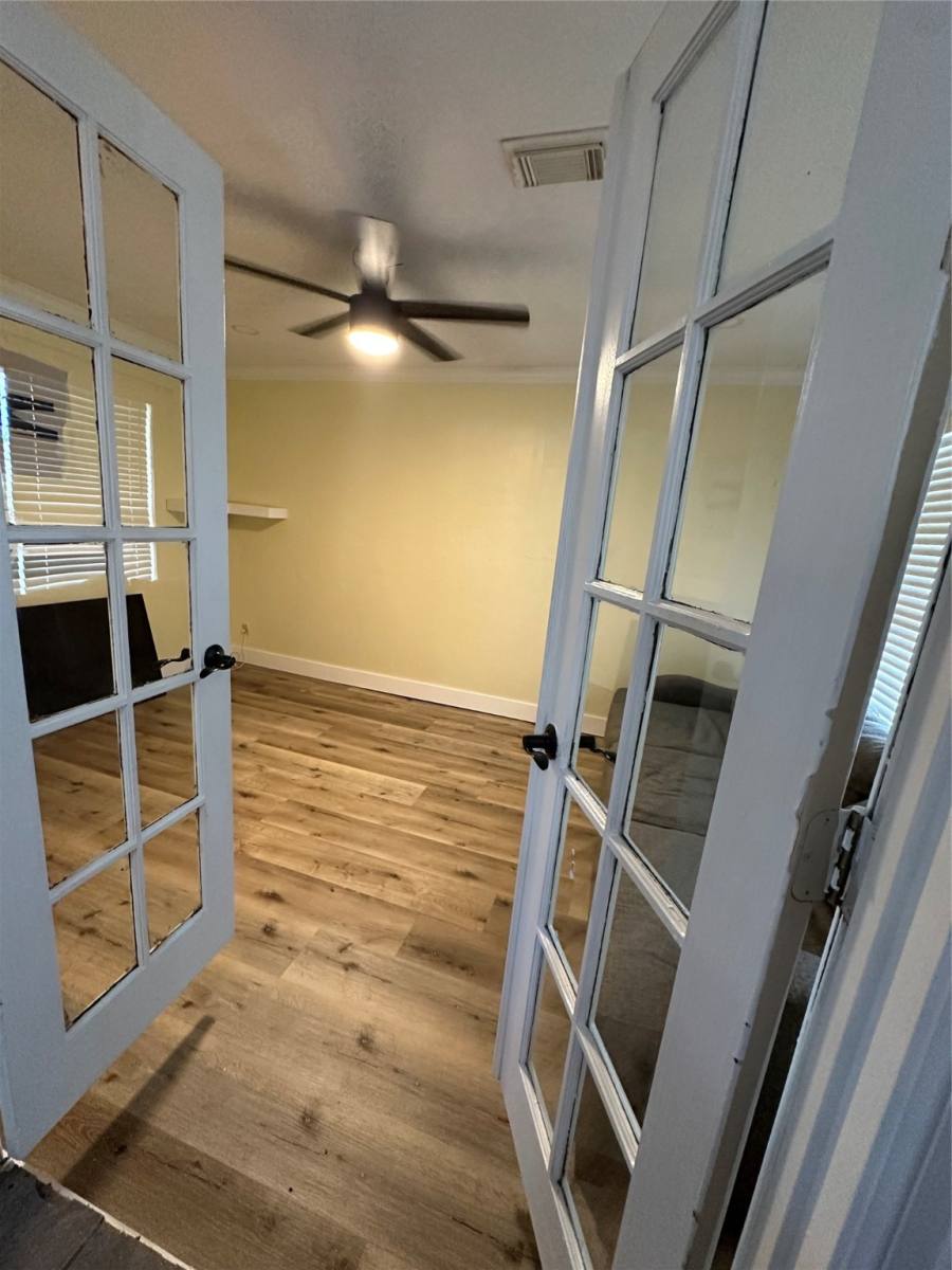 Apartment for rent at 10110 Glenmawr Dr, Houston, TX 77075